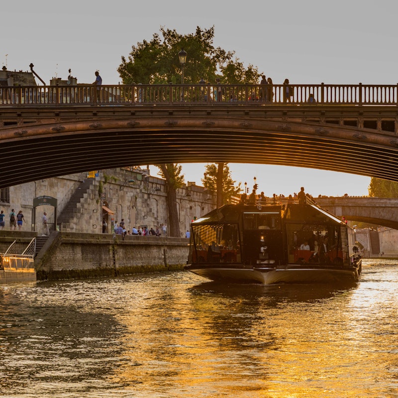 Dîner croisière amoureux Paris