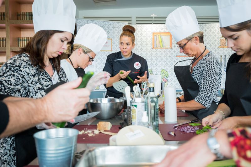 Atelier cuisine brigade team building La Défense